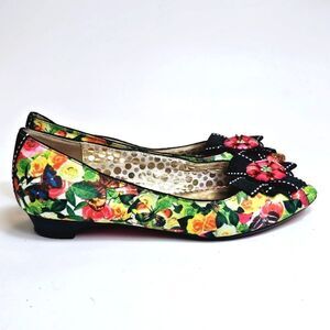 POETIC LICENCE WONDERFUL  FABRIC LONDON FLATS SIZE 6 ANTHROPOLOGIE